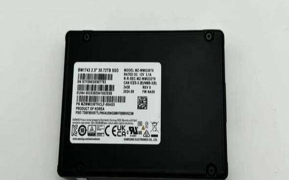 Cloudflexy香港大硬盘4核4G/100G/1Gbps/OpenVZ/855刀/年 Cloudflexy香港大硬盘4核4G/100G/1Gbps/OpenVZ/855刀/年