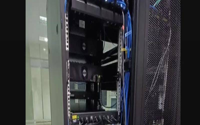 机房里有哪些服务器设备,机房服务器对身体有害吗 机房里有哪些服务器设备,机房服务器对身体有害吗