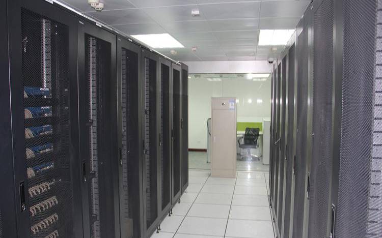 SugarHosts新上线DECADE云服务器（香港机房1核512M内存）