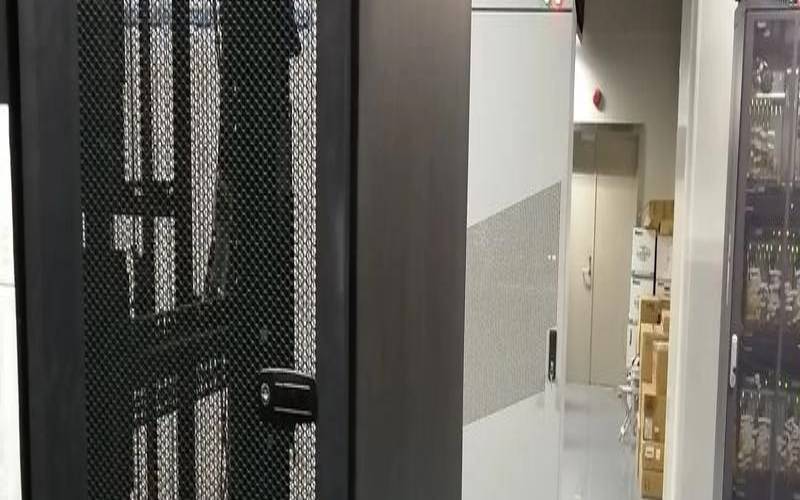 机房电脑怎么连服务器上网（机房怎么连接网络）