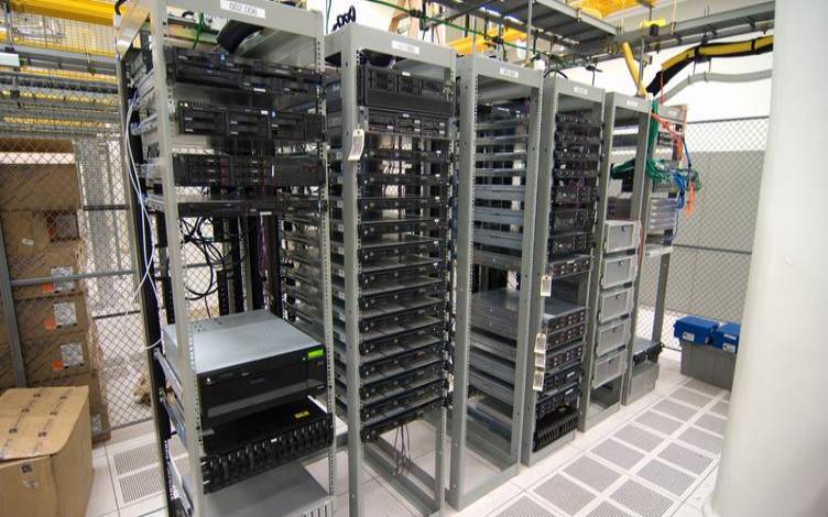 专用服务器的特点和缺点分别是什么（专用服务器局域网的特点）