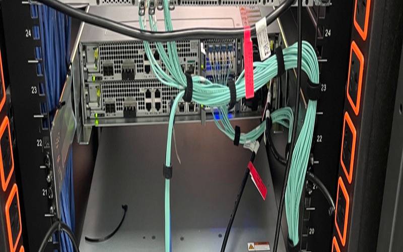 刀片服务器和机架式服务器的布线方式（刀片式服务器安装机柜方法）