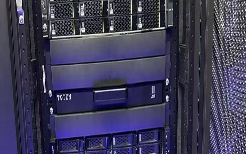 一个机架中可以容纳多少个（一个机房有多少服务器）