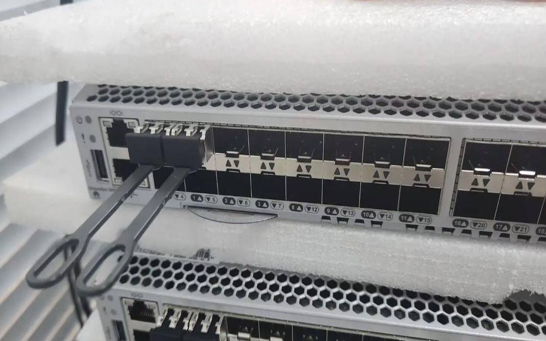 存储区域网络的英文缩写是（存储光纤交换机）